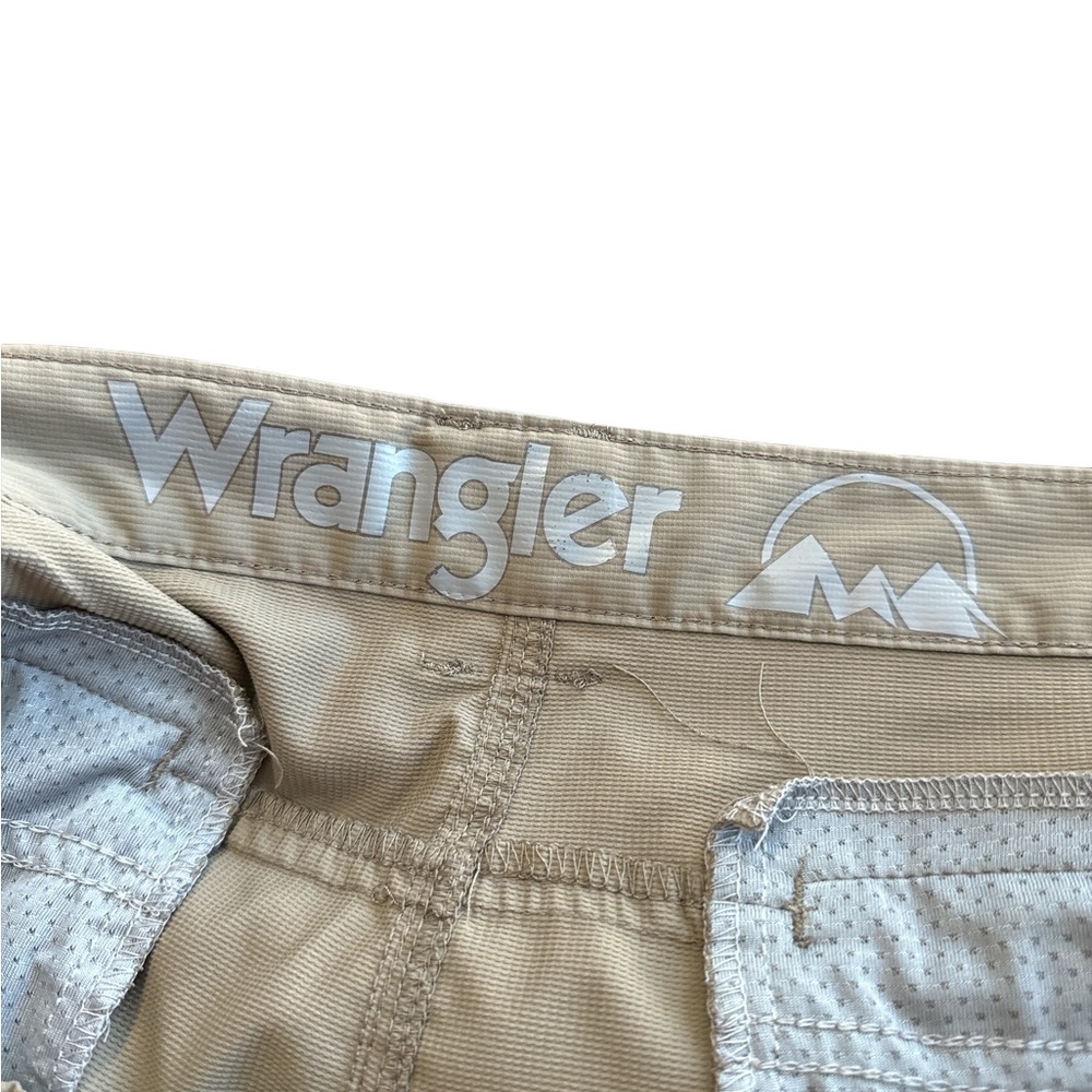 Wrangler Men’s Shorts Size 44 Tan Chino Bermuda Hike Outdoor Workwear Pockets - Picture 8 of 9
